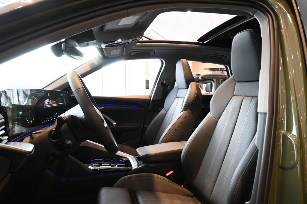 Thumbnail: 2025 Audi Q5 - 12