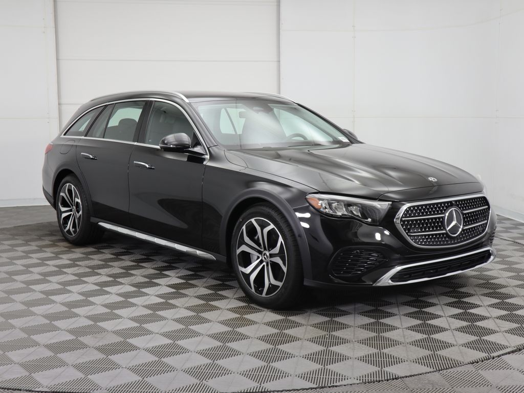 Thumbnail: 2025 Mercedes-Benz E-Class - 3