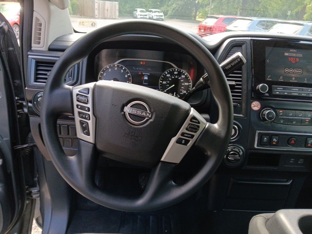 2023 Nissan Titan SV 28