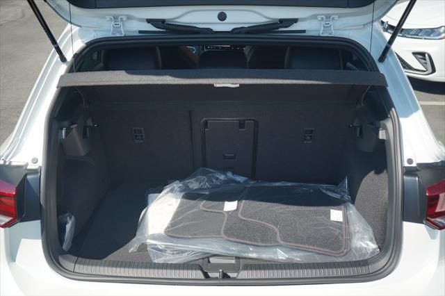 Thumbnail: 2025 Volkswagen Golf - 11