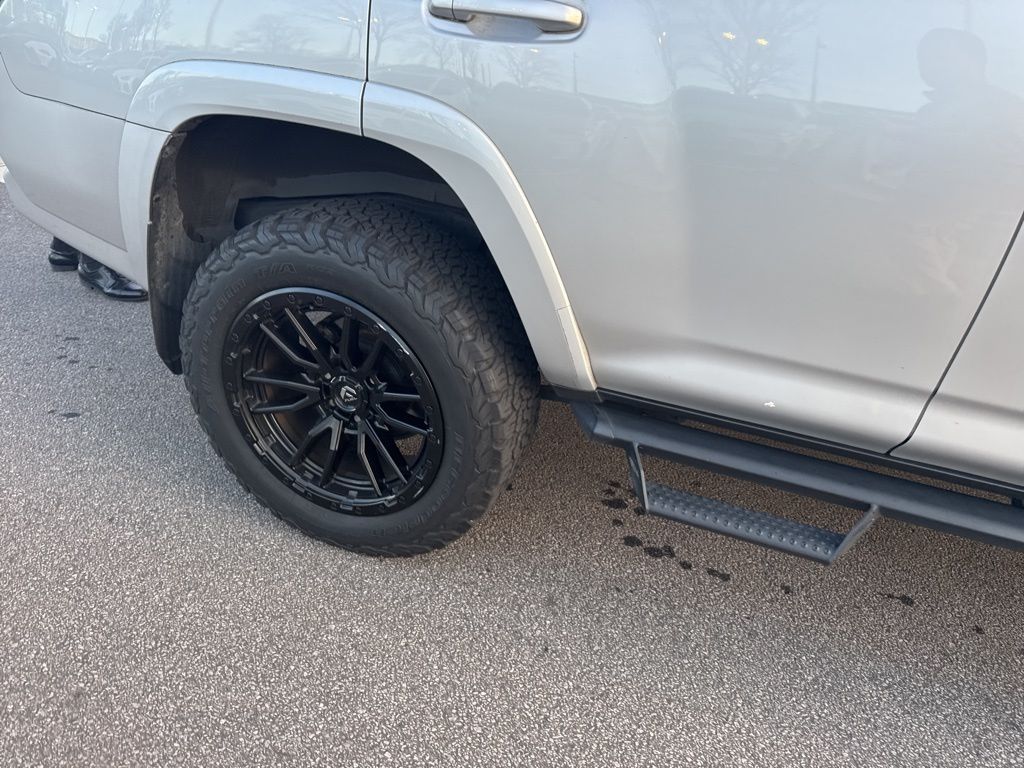 Thumbnail: 2021 Toyota 4Runner - 10