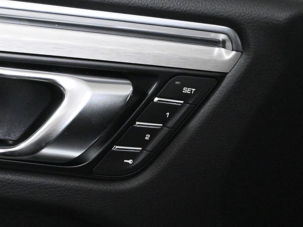 Thumbnail: 2026 Porsche Macan - 31