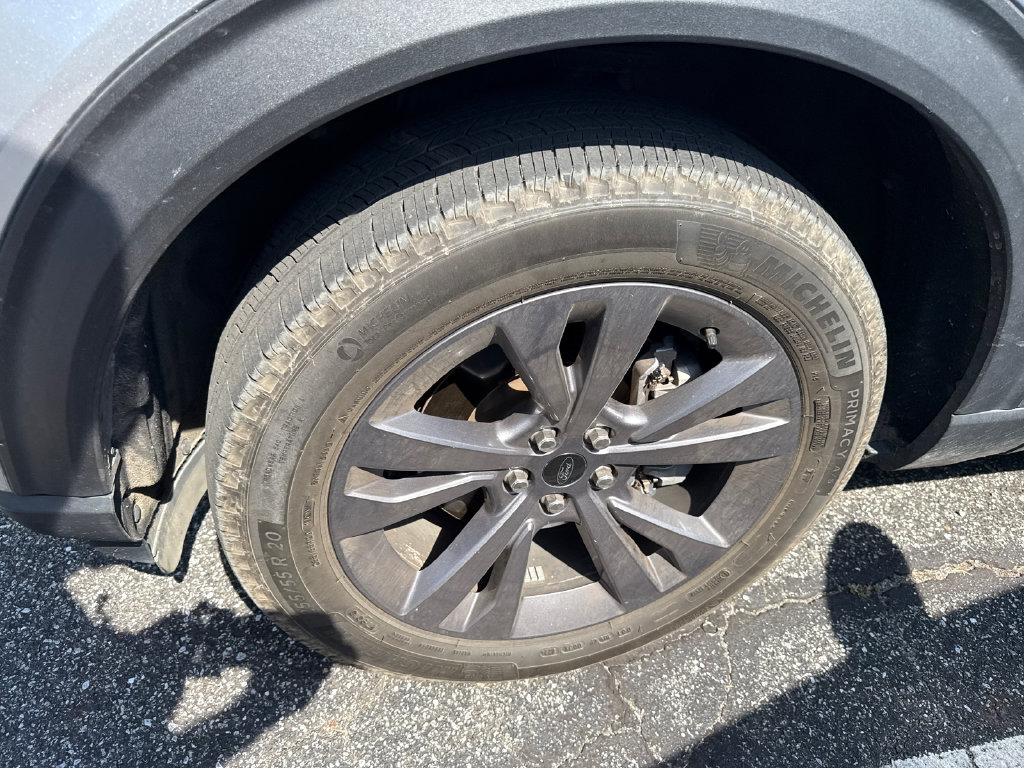 2024 Silver Metallic Ford Explorer XLT 4X4 SUV