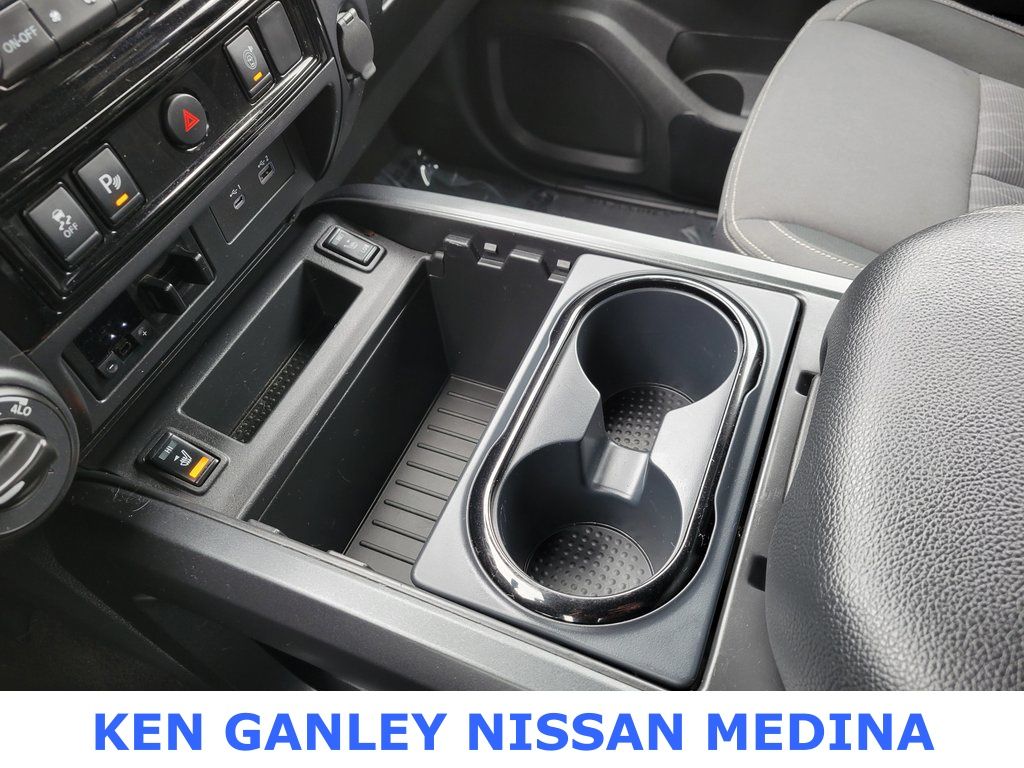 2023 Nissan Titan SV photo