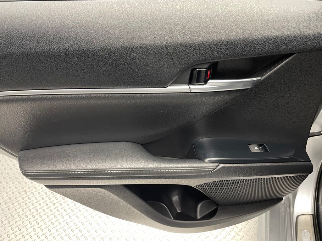 2020 Toyota Camry XSE 31