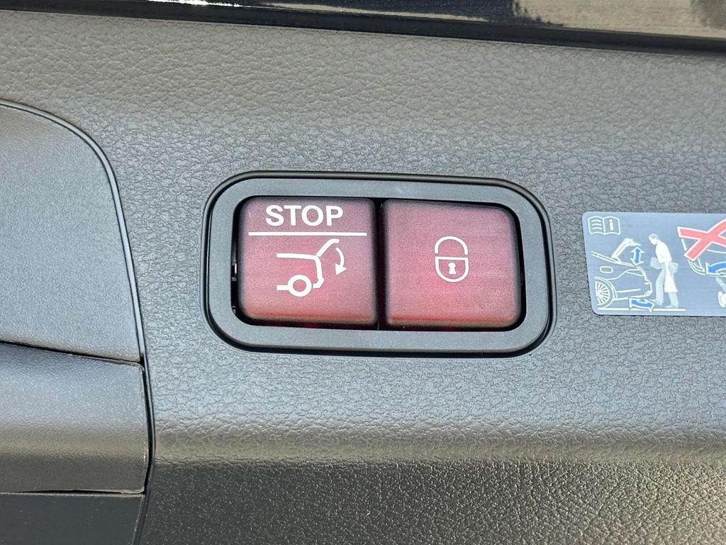 2025 Mercedes-Benz GLS 450 4MATIC 15