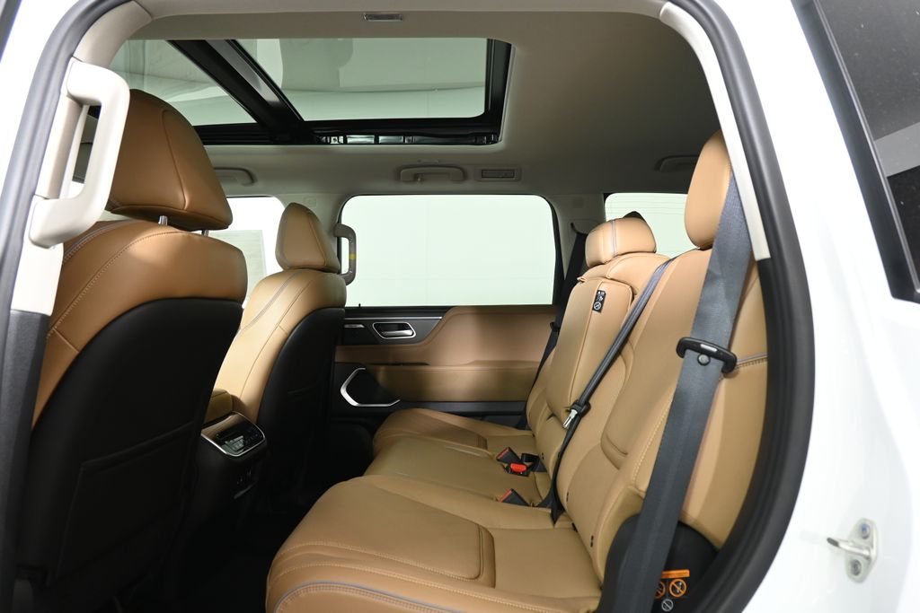 Thumbnail: 2026 INFINITI QX80 - 28