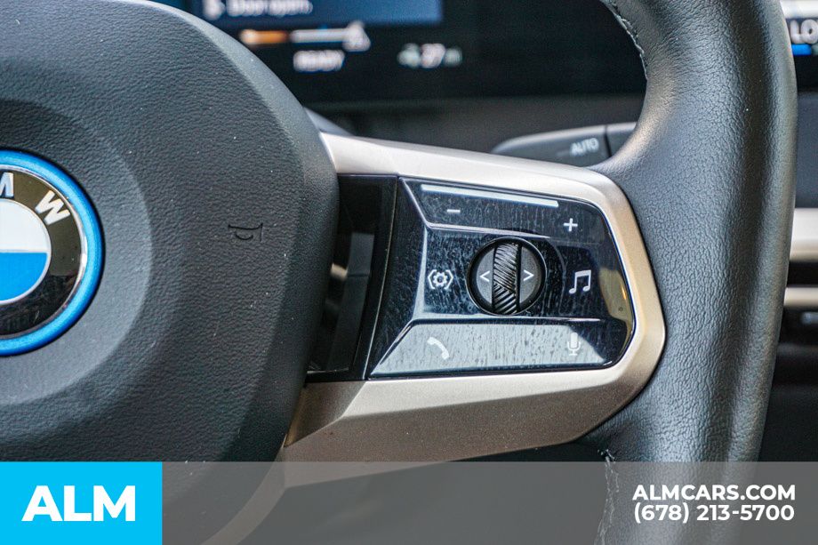 Used 2024 Gray BMW xDrive50 image 30