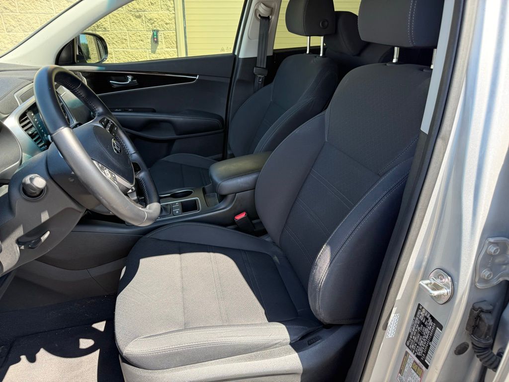Thumbnail: 2020 Kia Sorento - 8