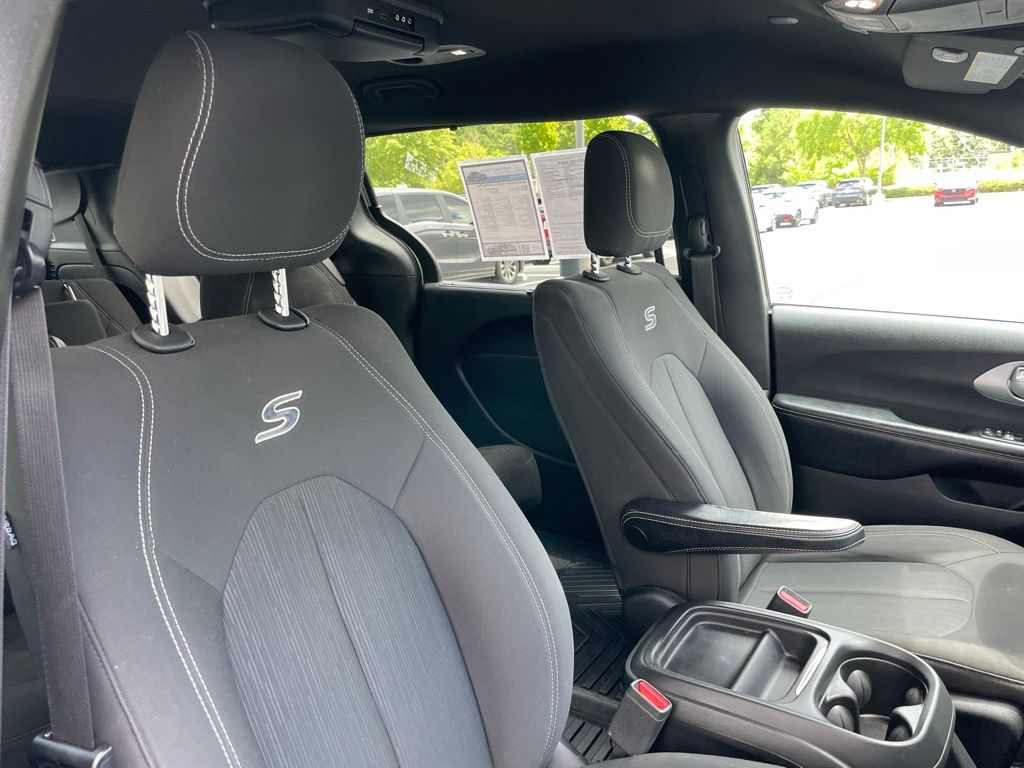 Thumbnail: 2018 Chrysler Pacifica - 31