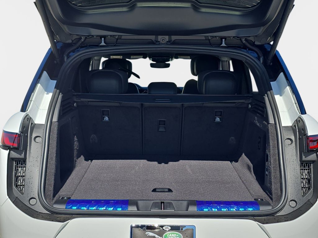 New 2026 White Land Rover Dynamic SE image 12