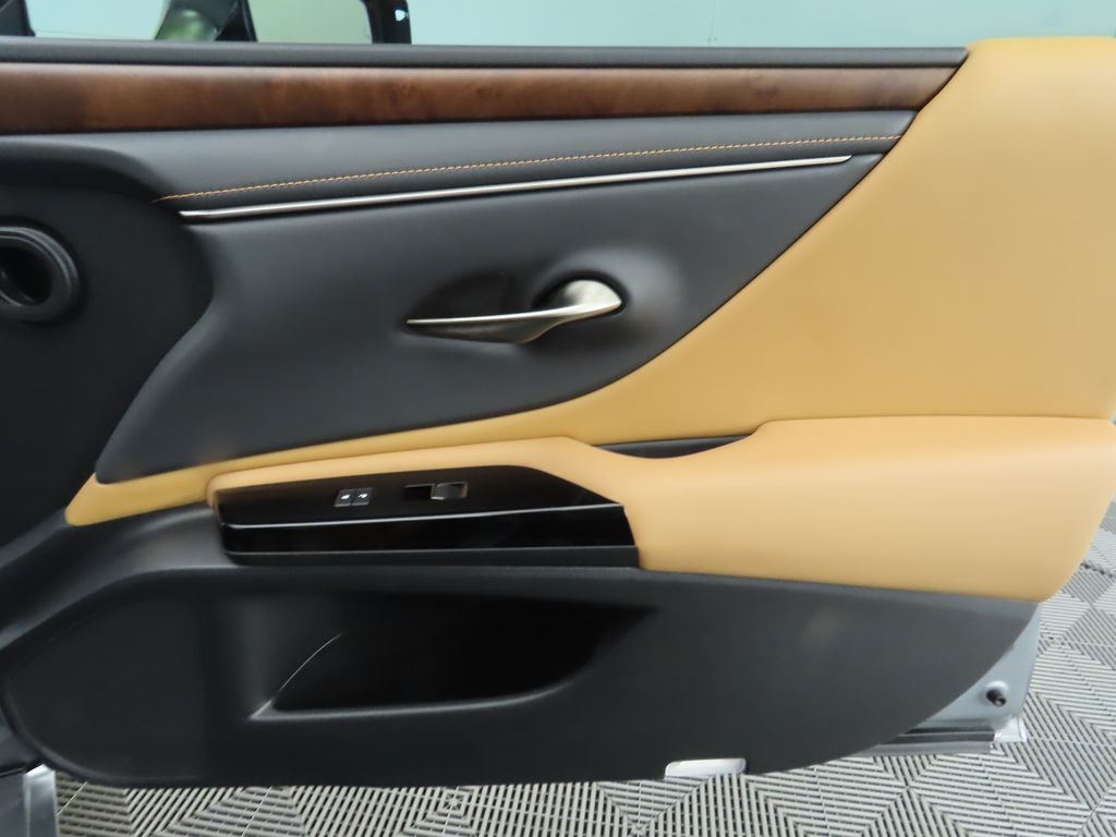 Thumbnail: 2022 Lexus ES - 25