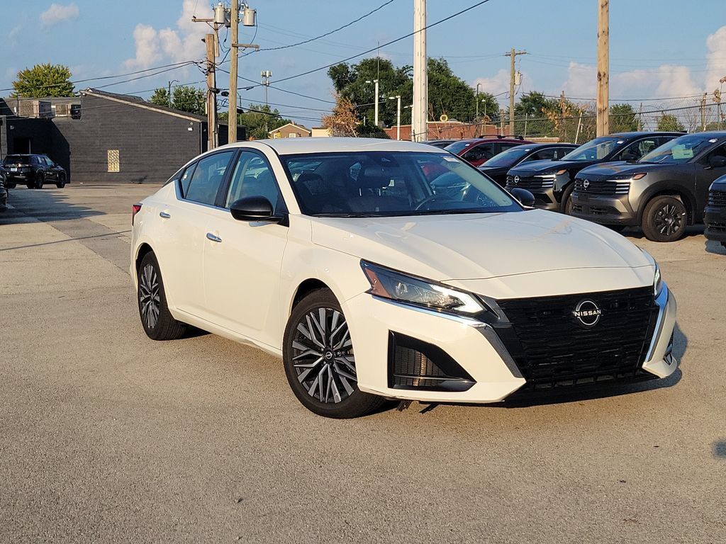 Glacier White 2025 Nissan Altima Sedan Front-Wheel Drive Continuously Variable Transmission