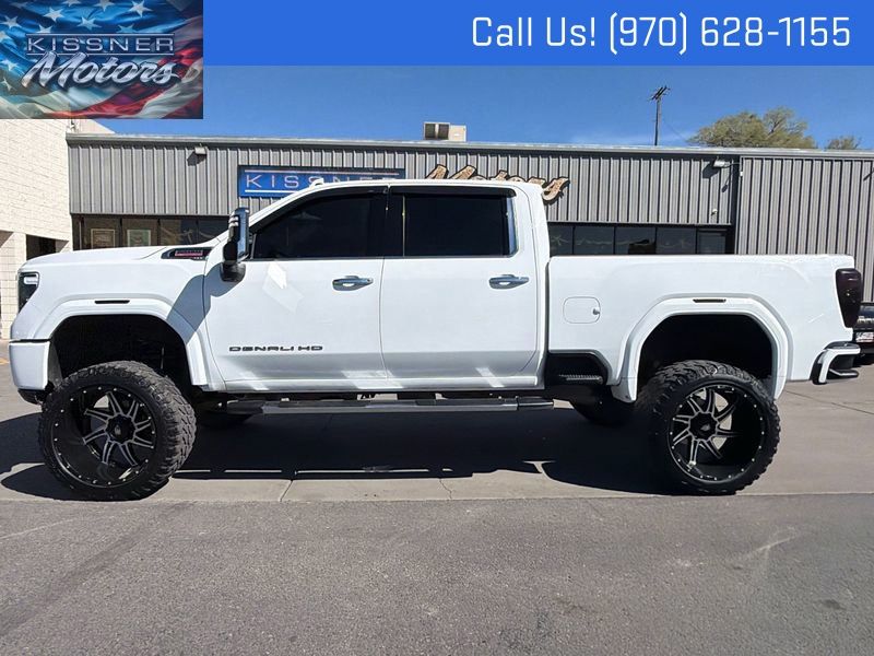 White 2020 GMC Sierra 2500HD Denali Crew Cab 4WD Pickup Truck Four-Wheel Drive Automatic