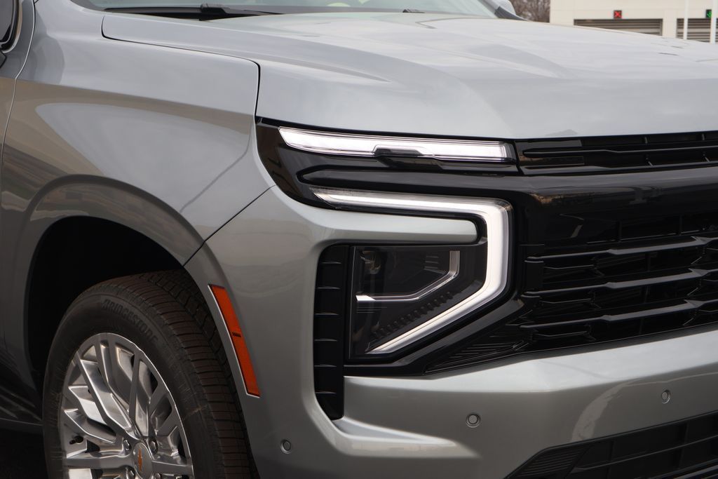 Thumbnail: 2026 Chevrolet Suburban - 3