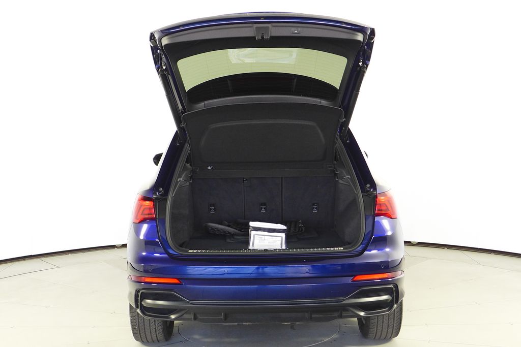 Thumbnail: 2022 Audi Q3 - 10