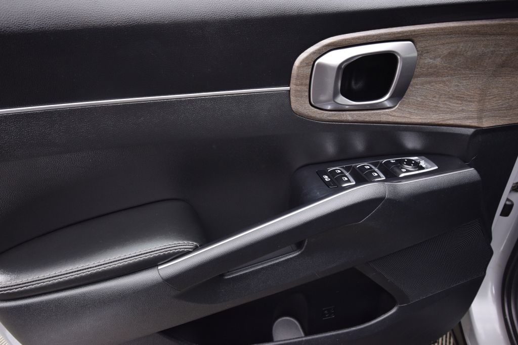 used 2023 Kia Sorento car, priced at $28,000