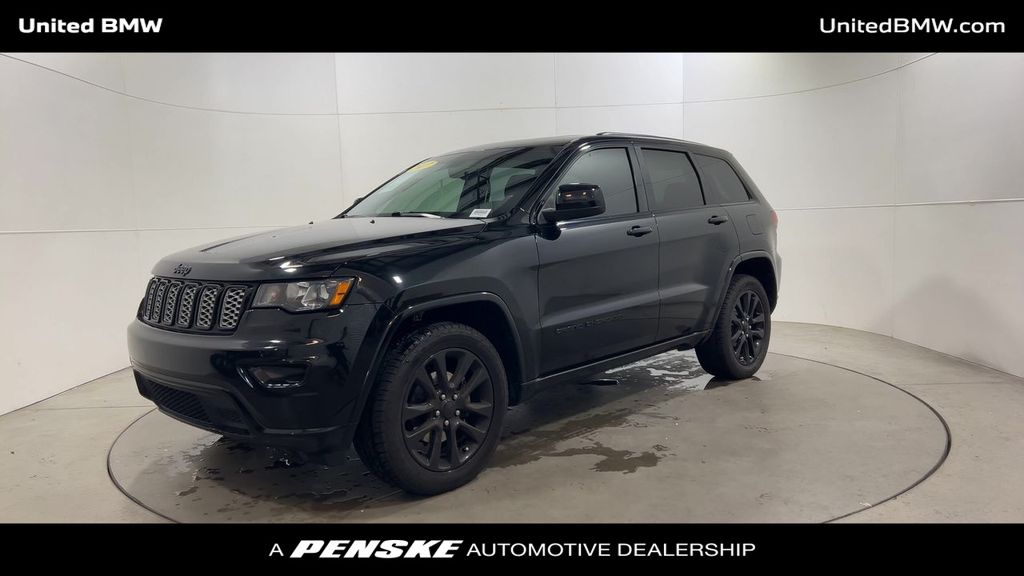 Thumbnail: 2017 Jeep Grand Cherokee - 4