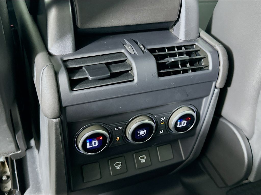 2024 Land Rover Defender 110 25