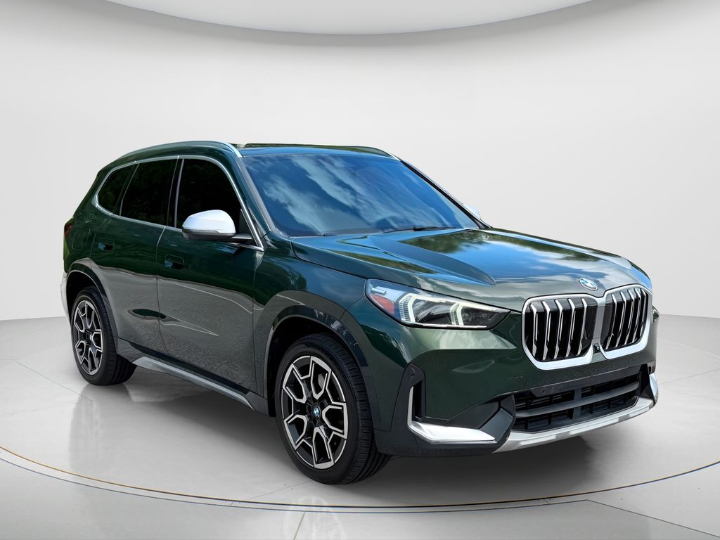 Certified Used 2023 Green BMW xDrive28i image 3