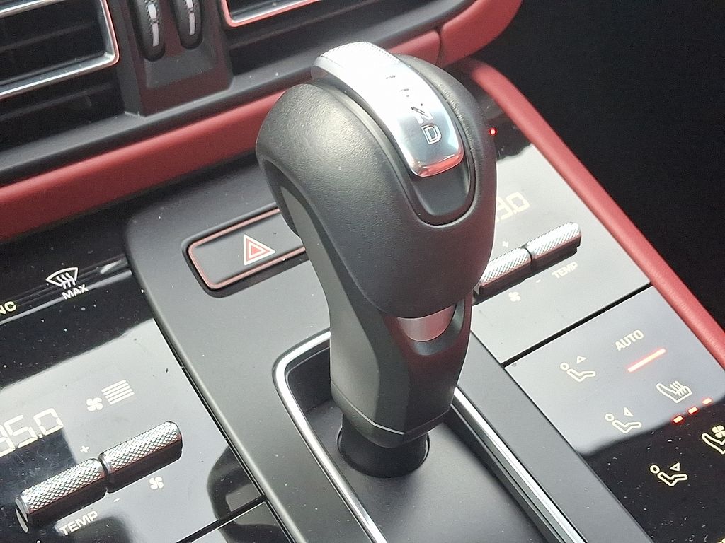 Thumbnail: 2025 Porsche Macan - 17