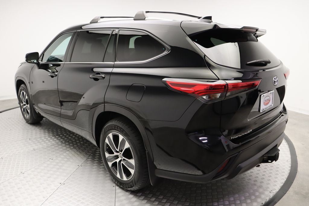 Thumbnail: 2022 Toyota Highlander - 11