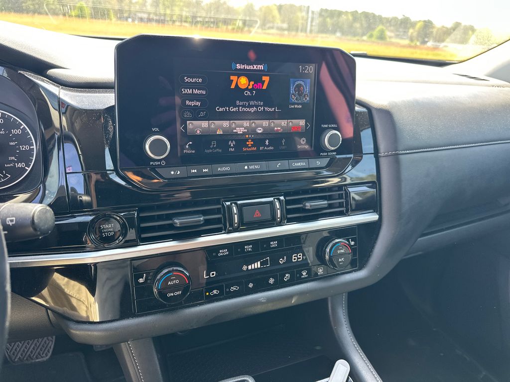 Used 2025 Gray Nissan SV image 28