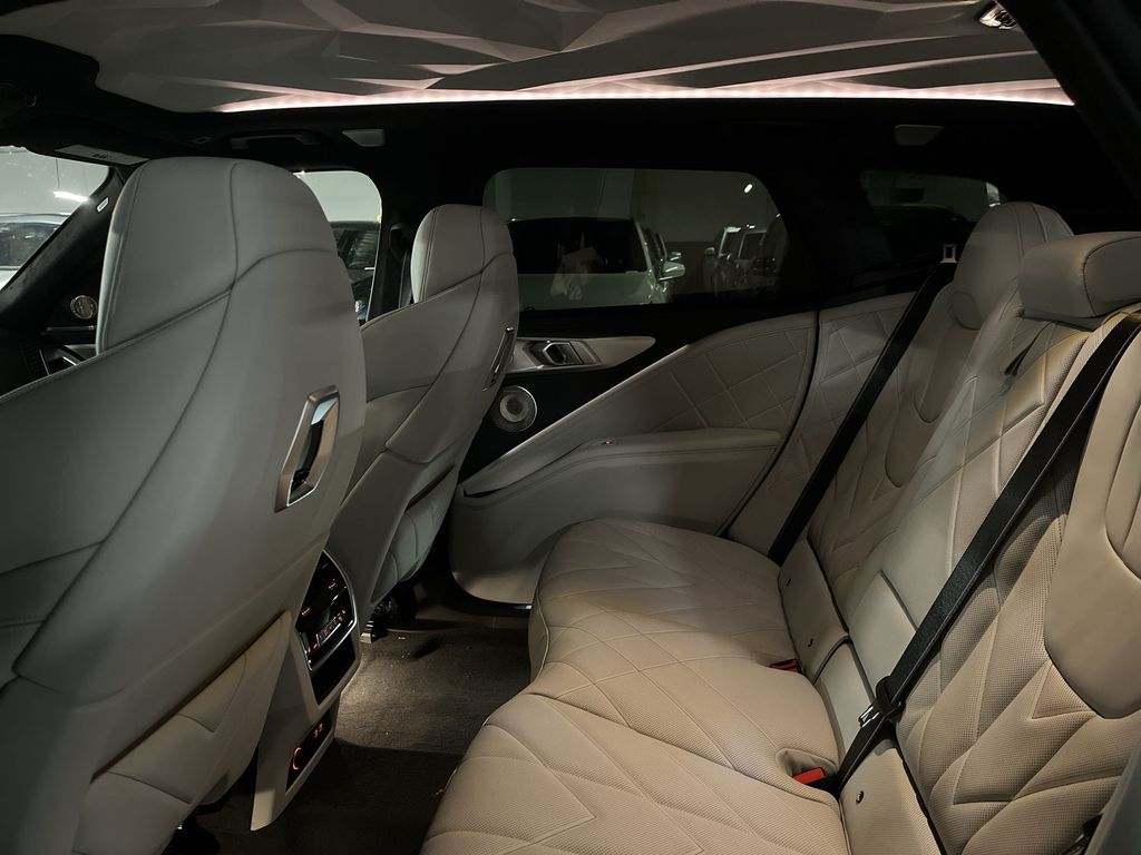 Thumbnail: 2026 BMW XM - 22