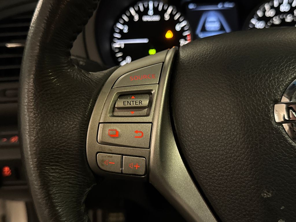 Used 2015 Silver Nissan 2.5 SL image 21