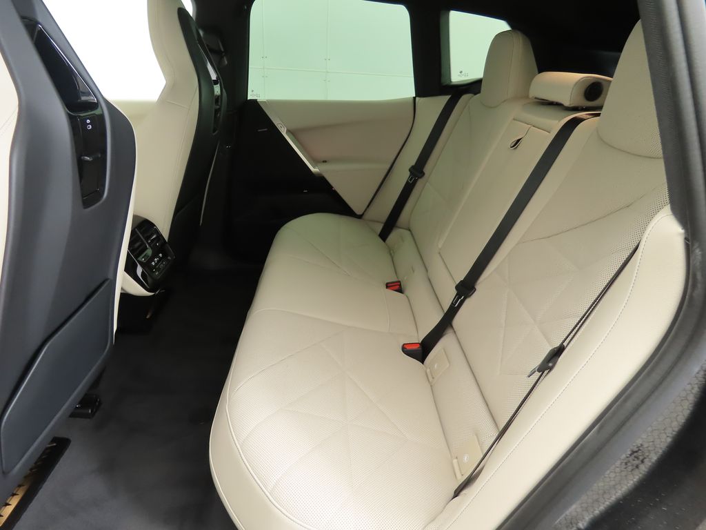 2025 BMW iX xDrive50 21