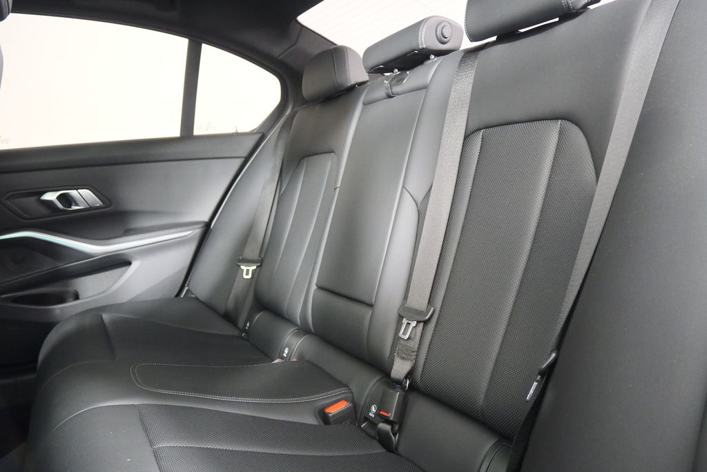 2022 BMW 3 Series 330i 16