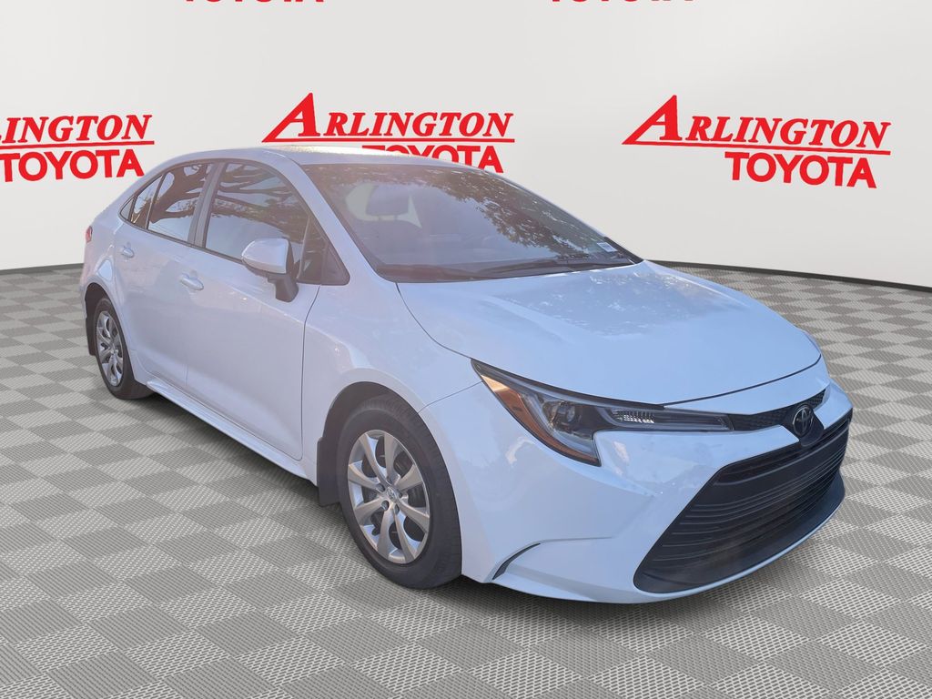 2025 Toyota Corolla LE's photo