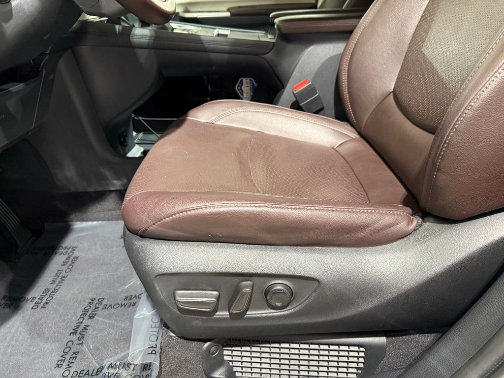 Thumbnail: 2023 Toyota Sienna - 14