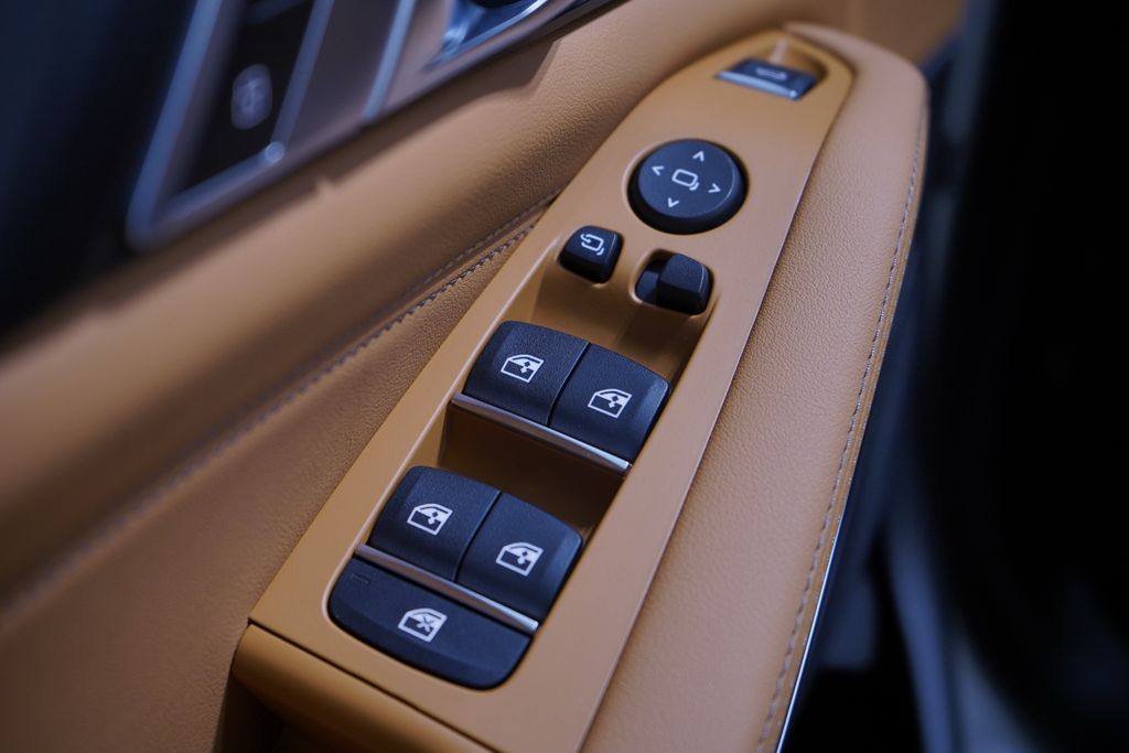 Thumbnail: 2026 BMW X7 - 12