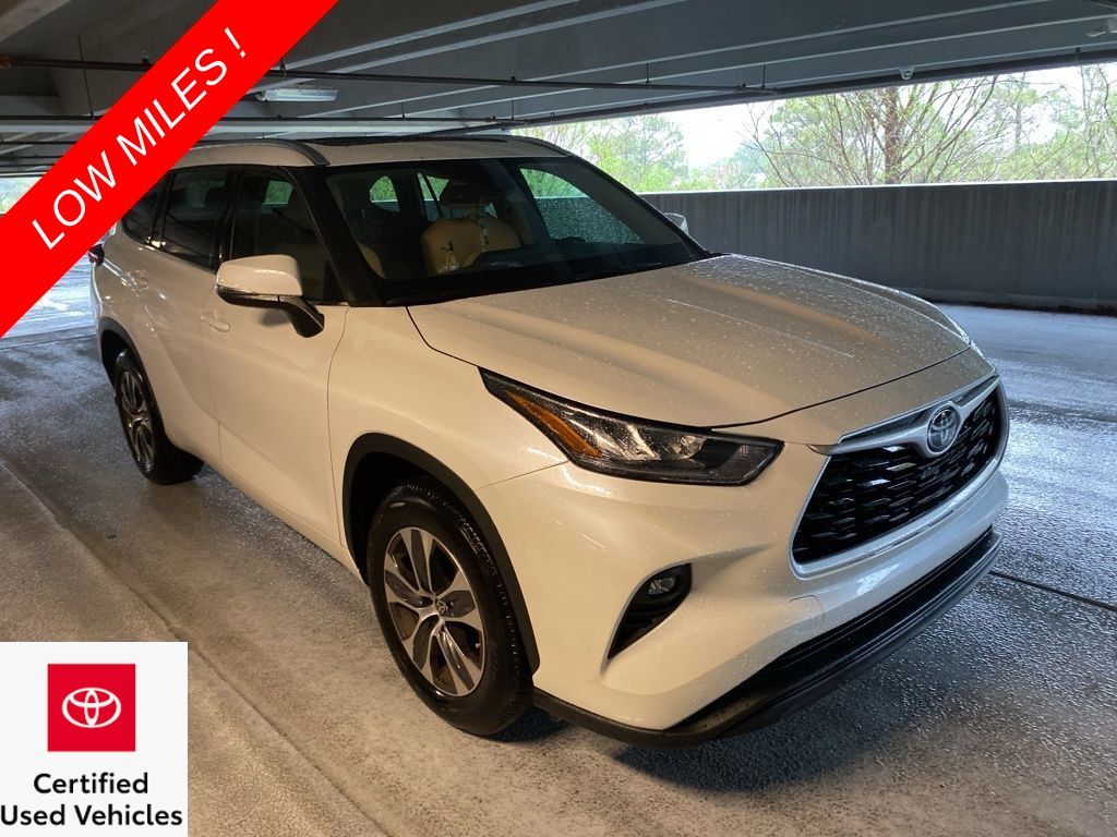 White 2020 Toyota Highlander XLE FWD SUV / Crossover Front-Wheel Drive 8-Speed Automatic