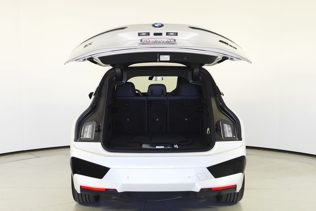 Thumbnail: 2023 BMW iX - 9