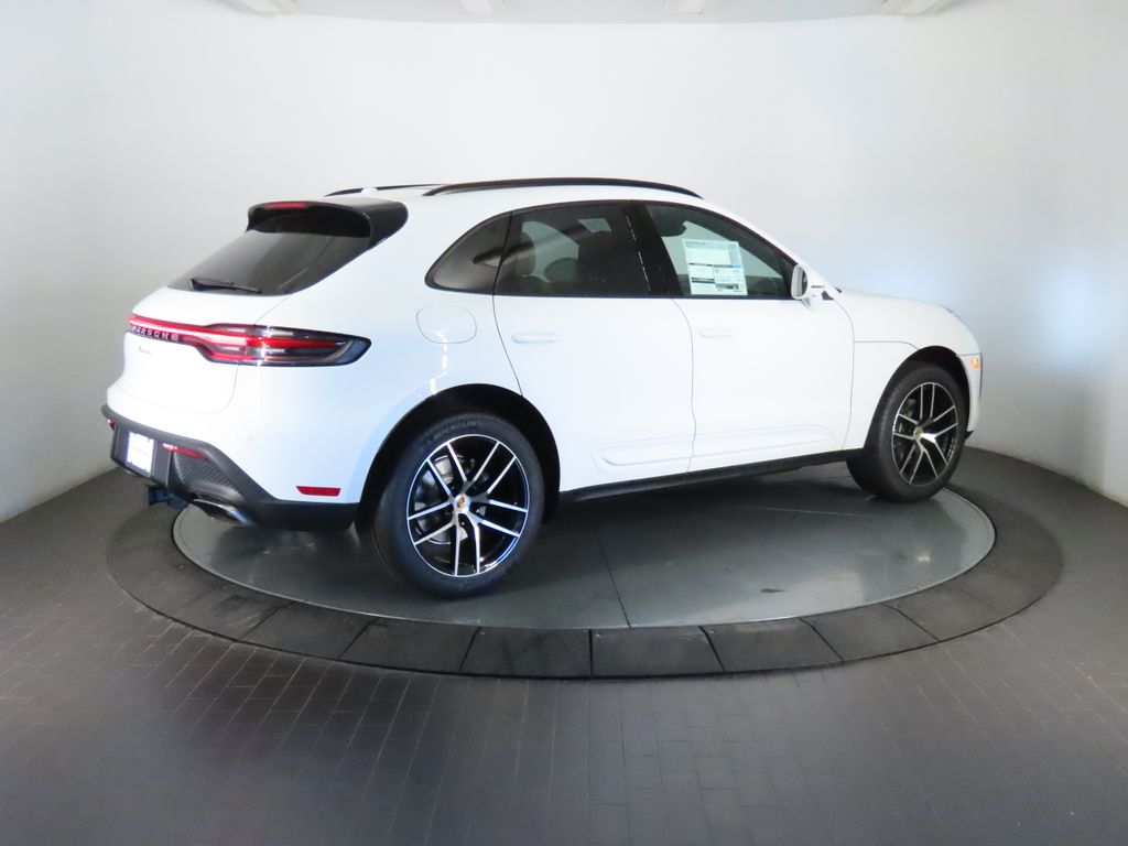 Thumbnail: 2026 Porsche Macan - 7