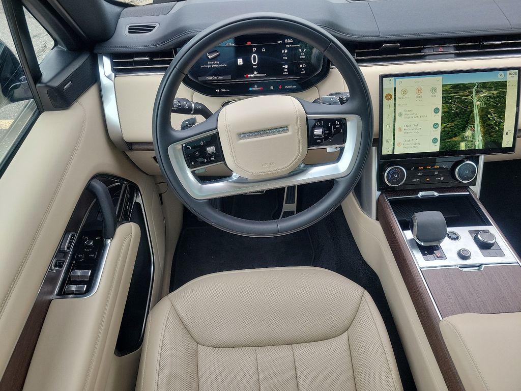 2023 Land Rover Range Rover SE 17