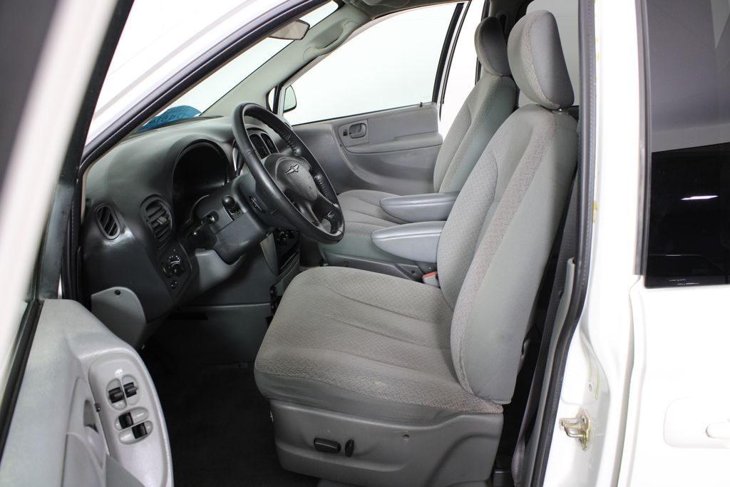 Used 2006 Chrysler Town & Country for sale in 