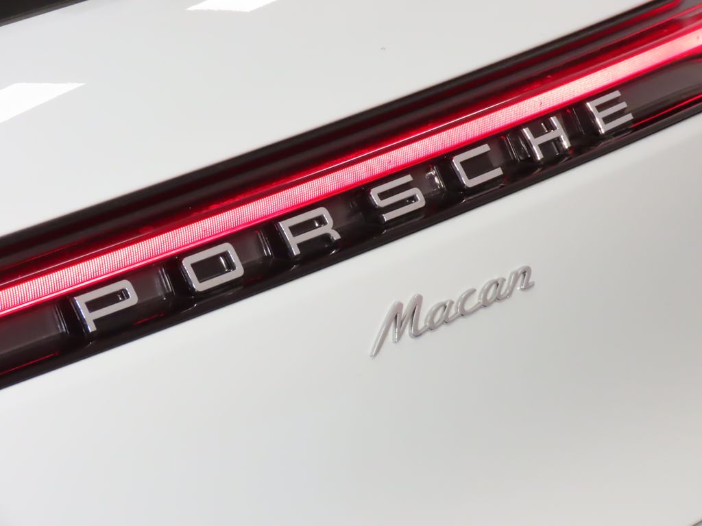 2023 Porsche Macan  9