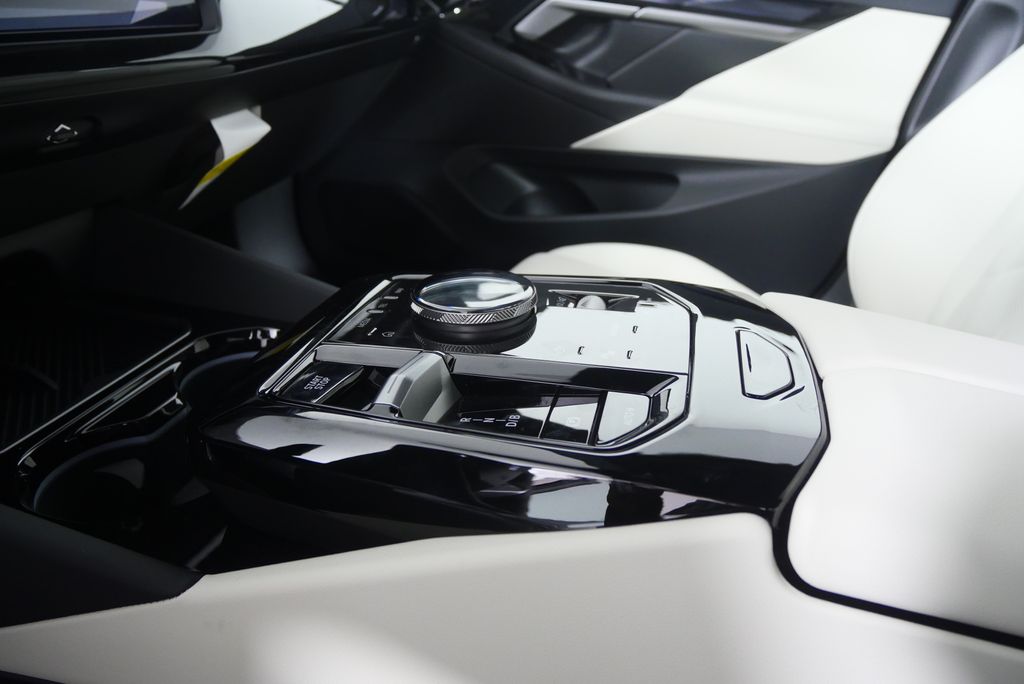 Thumbnail: 2026 BMW i5 - 21