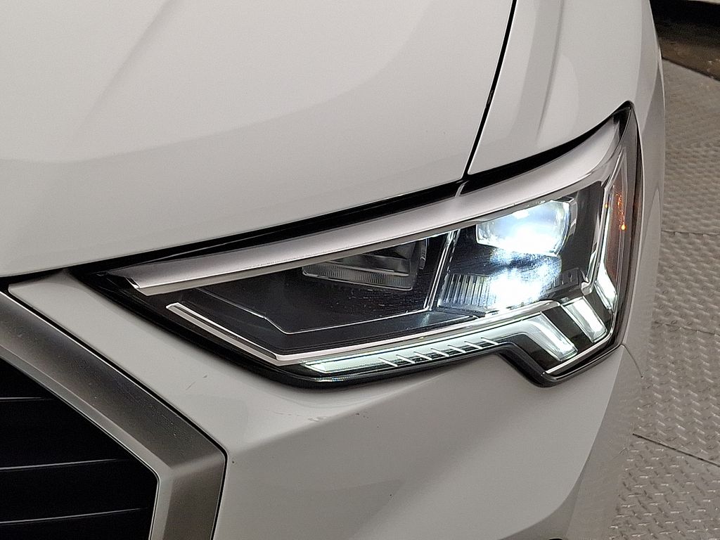 Thumbnail: 2025 Audi Q3 - 9