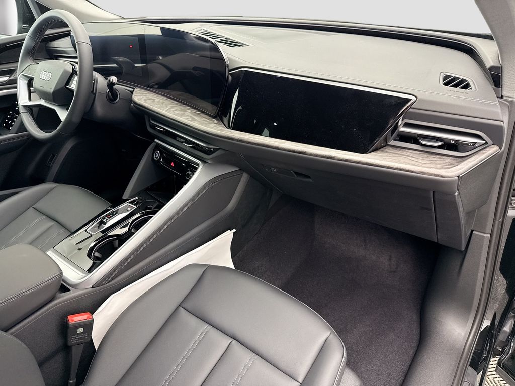 Thumbnail: 2025 Audi Q5 - 16