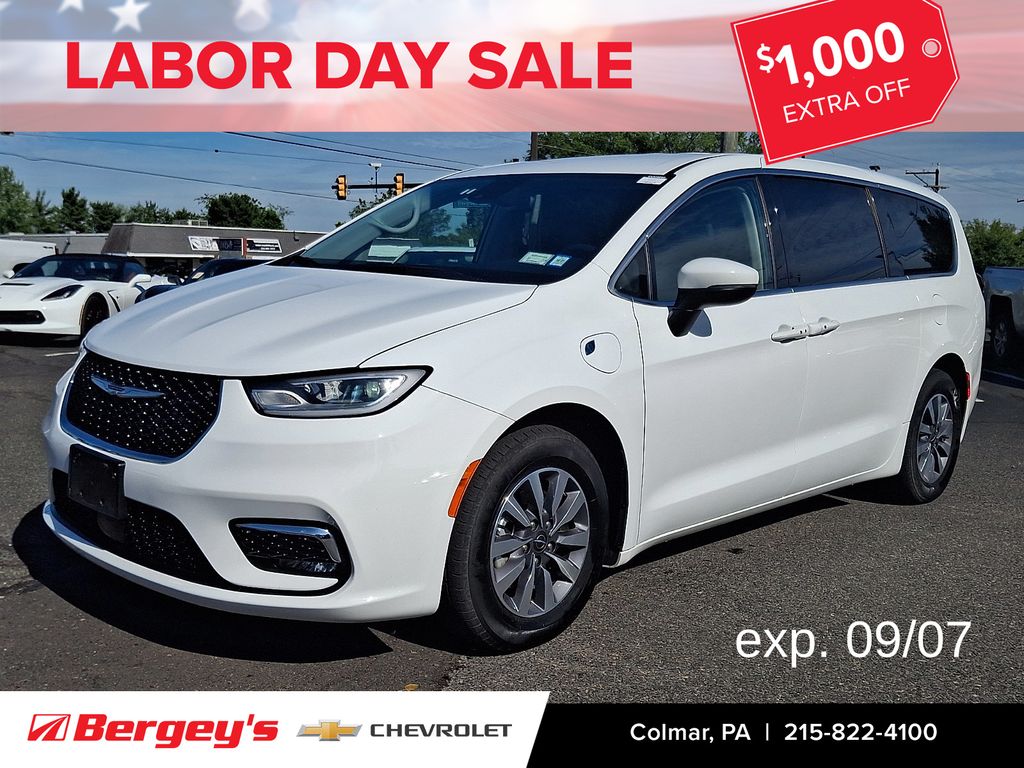 Bright White Clearcoat 2023 Chrysler Pacifica Hybrid Minivan Front-Wheel Drive Continuously Variable Transmission