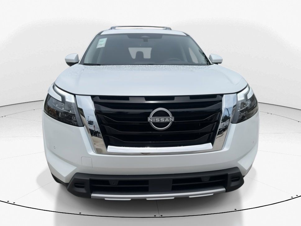 2025 Everest White Pearl Tricoat Nissan Pathfinder Platinum 4X4 SUV