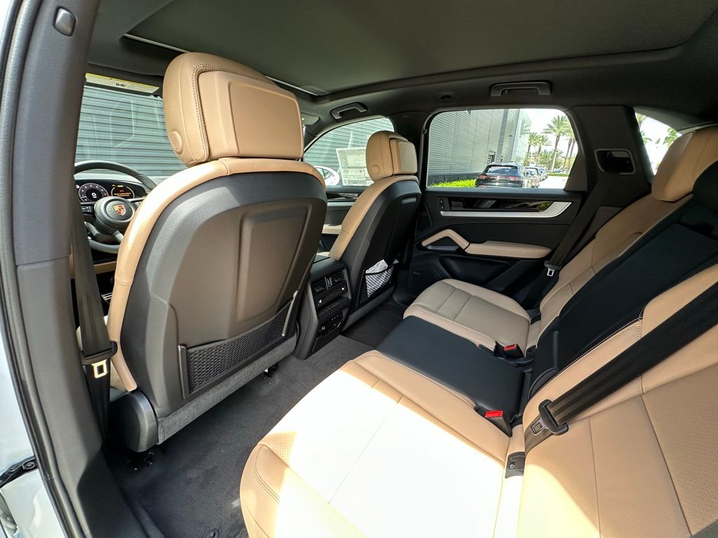 Thumbnail: 2025 Porsche Cayenne - 32