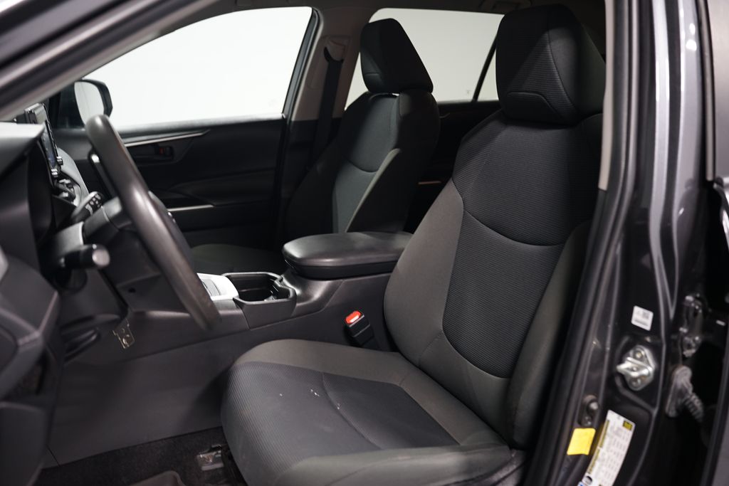 2021 Toyota RAV4 LE 24