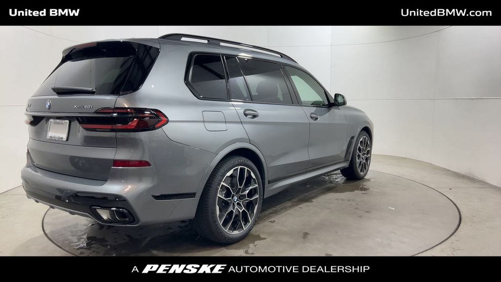 Thumbnail: 2026 BMW X7 - 8