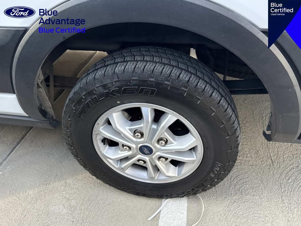View vehicle photo 7
