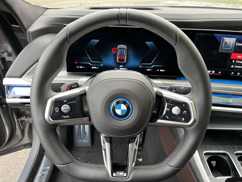 2024 BMW i7 M70 14